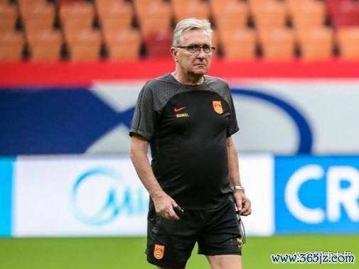 足协与国足主帅伊万解约 伊万返乡享天伦之乐