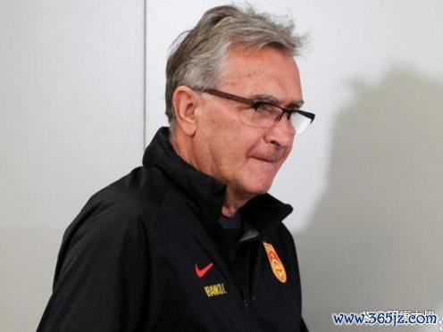 足协与国足主帅伊万解约 伊万返乡享天伦之乐