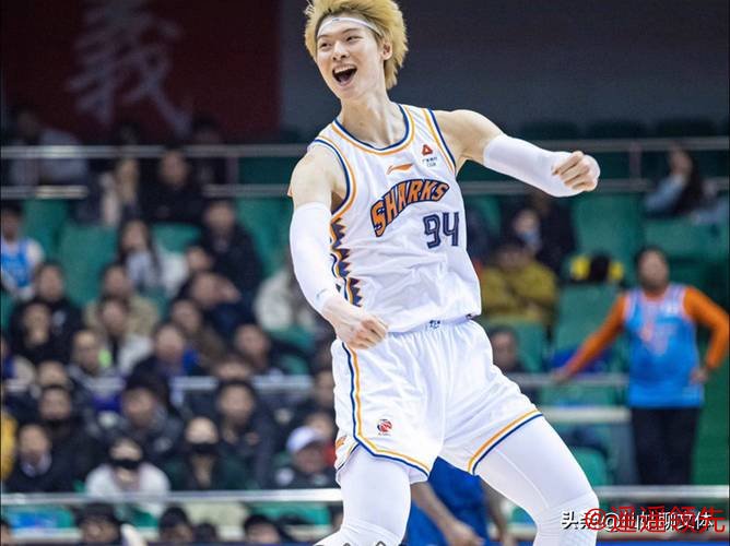 CBA俱乐部杯：王哲林17+7 上海大胜四川